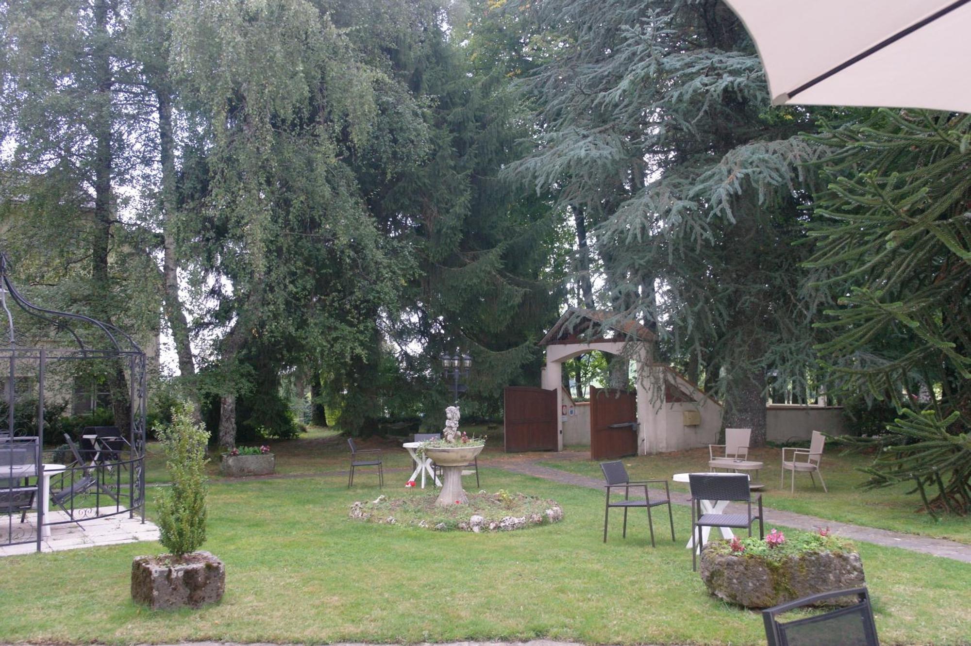 Hostellerie Saint Clement Vic-sur-Cère المظهر الخارجي الصورة