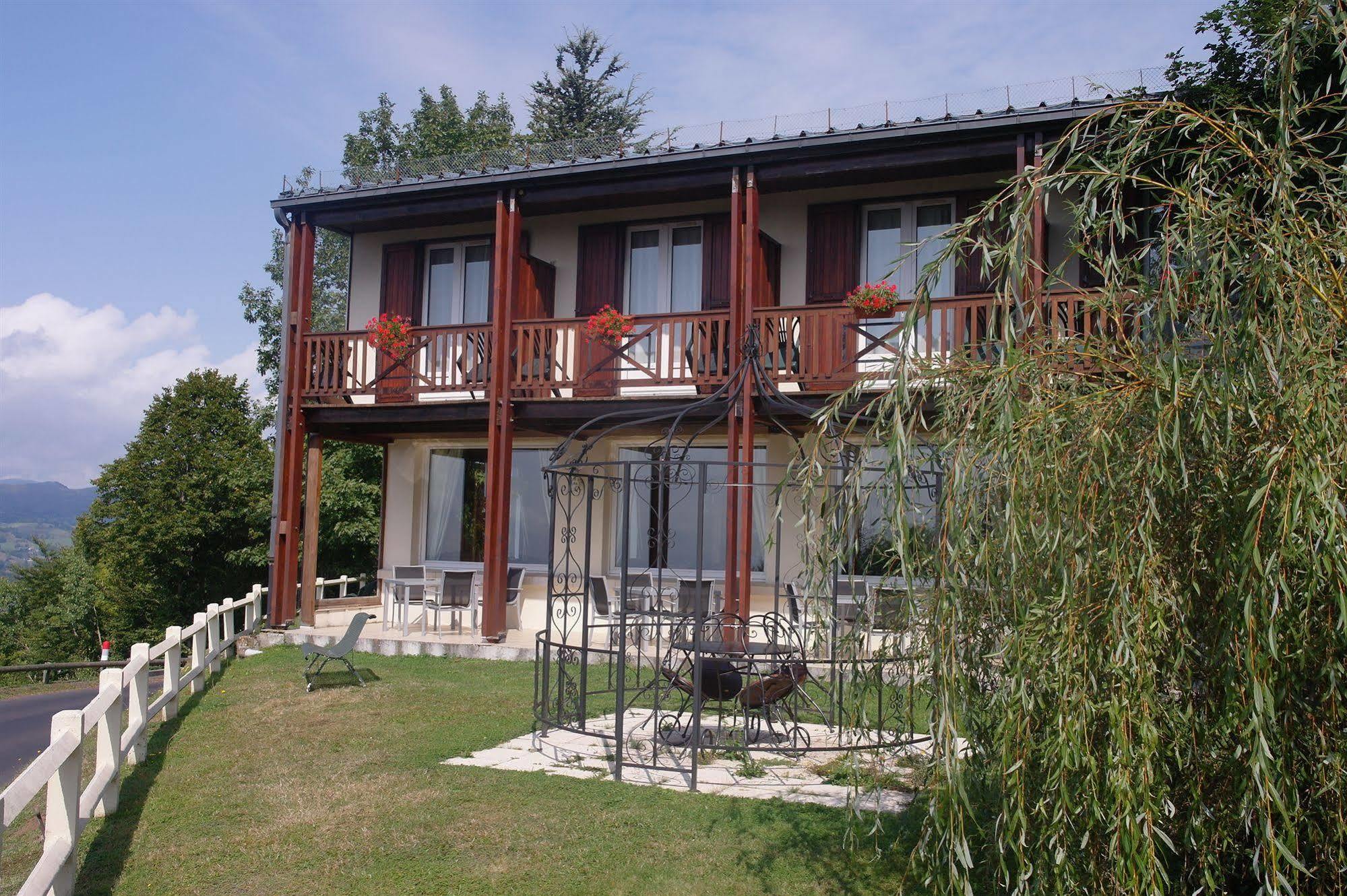 Hostellerie Saint Clement Vic-sur-Cère المظهر الخارجي الصورة