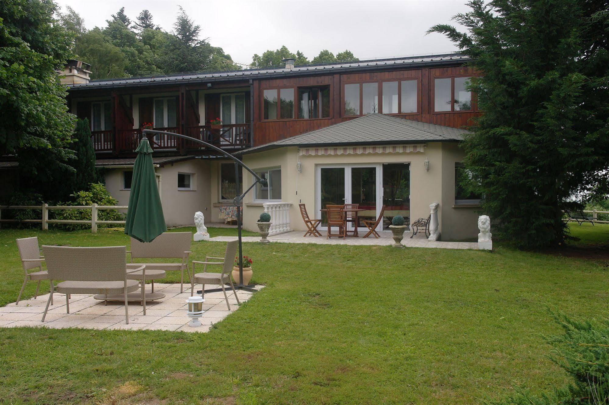 Hostellerie Saint Clement Vic-sur-Cère المظهر الخارجي الصورة